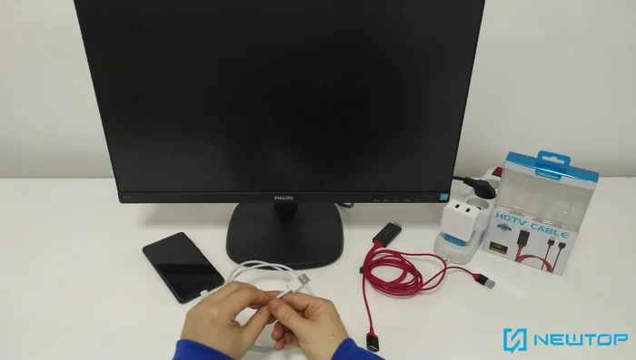 Collegare il cavo di alimentazione del cavo MHL all'alimentatore (o direttamente alla TV/monitor se disponibile l'ingresso USB).