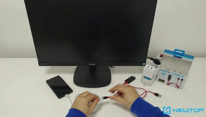 Collegare il cavo di alimentazione del cavo MHL all'alimentatore (o direttamente alla TV/monitor se disponibile l'ingresso USB).