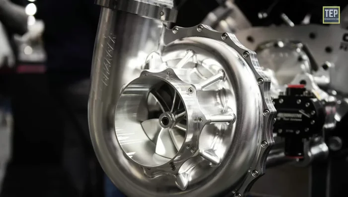 Descrizione del compressore centrifugo: funzionamento, vantaggi (compatto, leggero, alta velocità dell'aria), utilizzo in aerei.