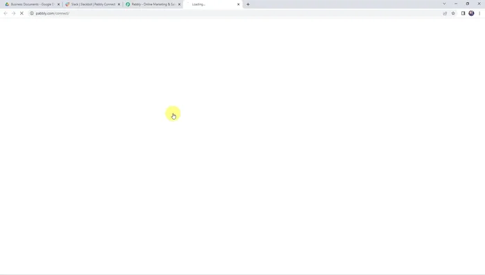 Accedi a Pabbly Connect: Apri il browser e digita pabbly.com. Vai alla sezione "Prodotti" e clicca su "Public Connect". Se non sei un utente registrato, clicca su "Iscriviti gratuitamente"