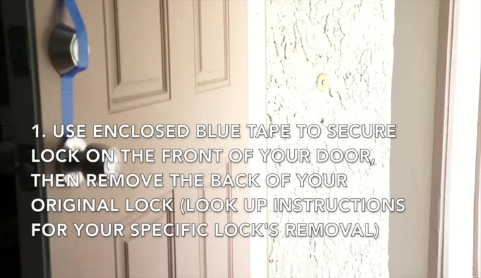 Rimuovere la serratura originale.