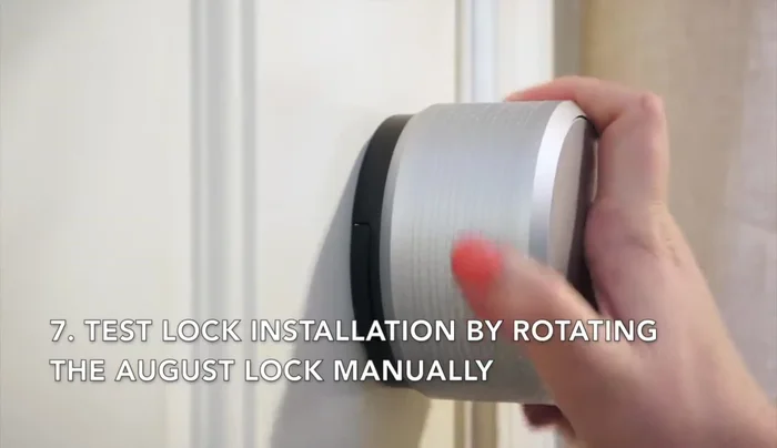 Rimettere a posto il coperchio magnetico.