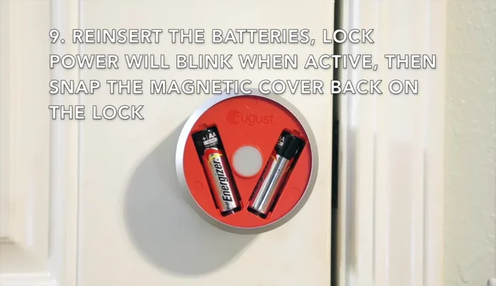 Rimettere a posto il coperchio magnetico.