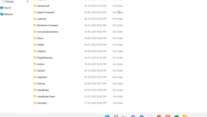 Elimina la cartella Excel e riavvia.