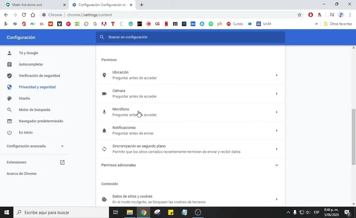Verifica che il tuo microfono (es. 'Microfono ad alta definizione') sia elencato e abilitato. Se non lo è, seleziona il tuo microfono e consenti l'accesso.