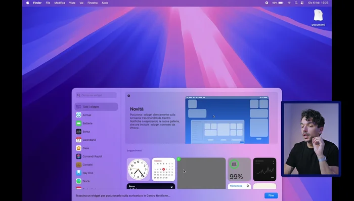 Personalizza i widget: scegli quelli utili (Calendario, Batterie, ecc.) e attiva la modalità monocromatica.