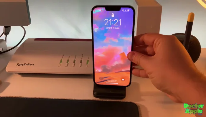 Togliere la cover prima di ricaricare.