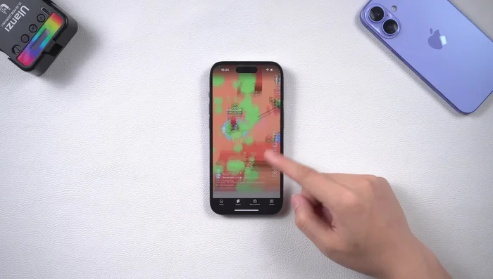 Verifica la connessione Wi-Fi: Controlla se ci sono problemi con la rete. Vai nelle impostazioni Wi-Fi, clicca sull'icona delle informazioni, vai su configura DNS e scegli manuale. Aggiungi l'indirizzo IP del server DNS se necessario. Controlla anche se la VPN è attiva.