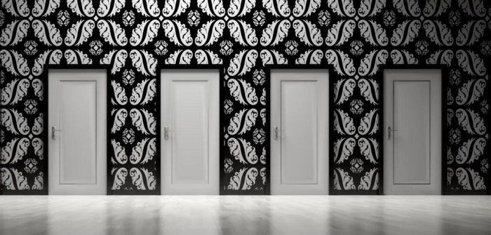 Sali i gradini di una scala bianca immaginaria, lasciando andare pensieri e preoccupazioni.